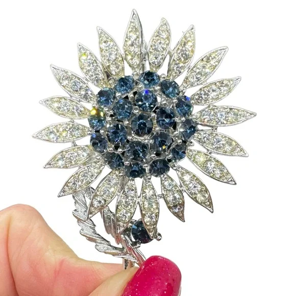 Vintage Signed Lisner Sapphire Blue & Clear Rhinestones Flower Brooch - Picture 5 of 8